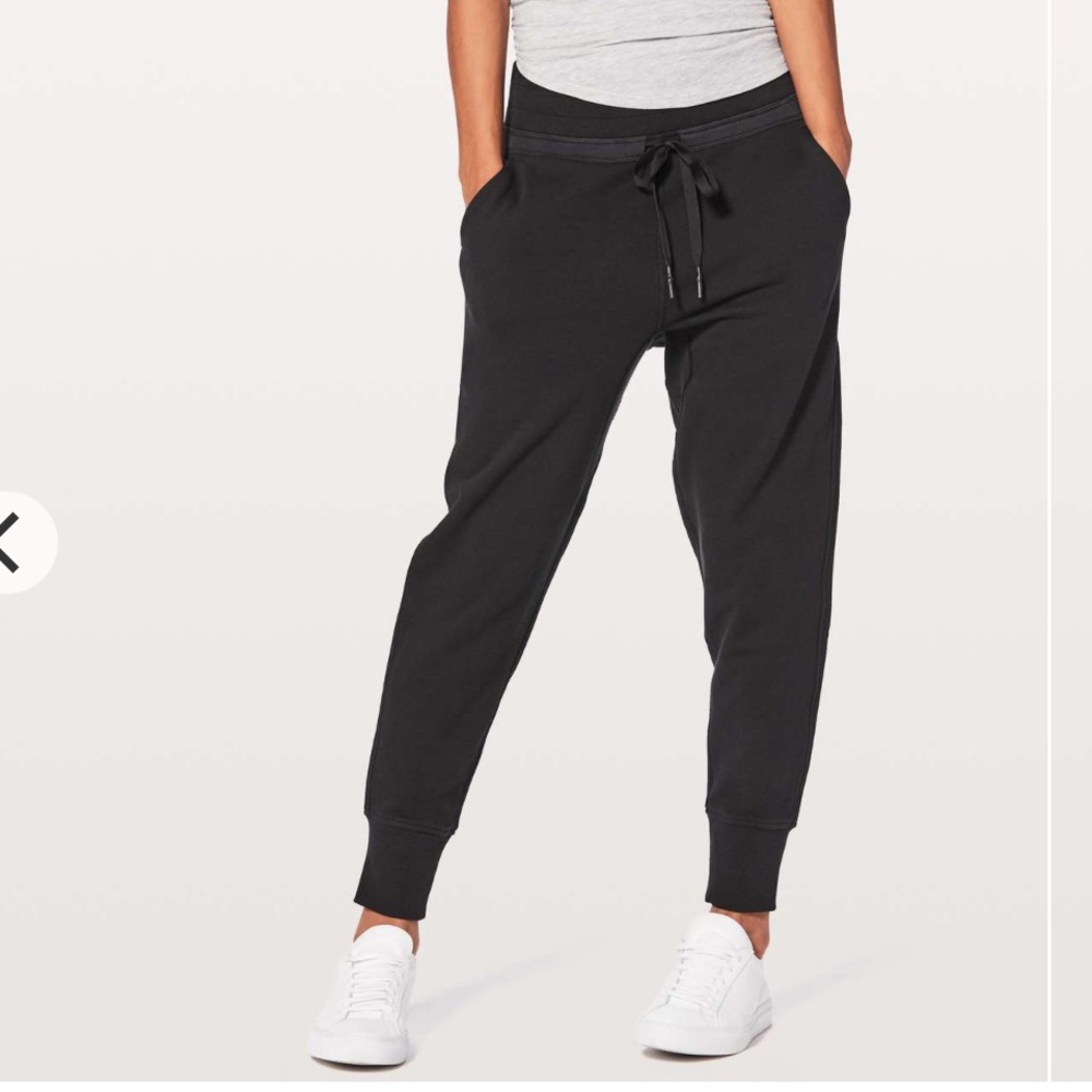 Lululemon press pause jogger